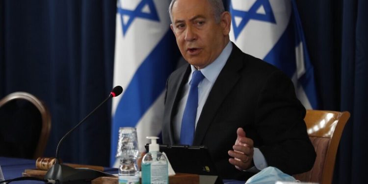 Netanyahu said to threaten Gantz with new elections in tiff over budget