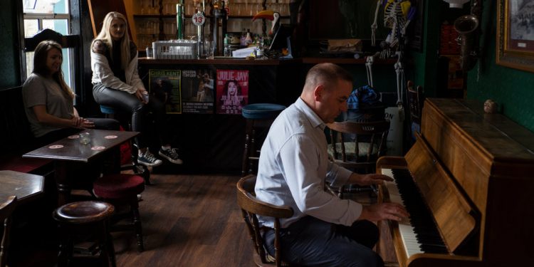 European Workers Draw Paychecks. American Workers Scrounge for Food.