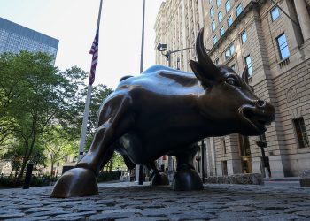 Dow cuts gain by half, Big Tech sells off, oil highest since March