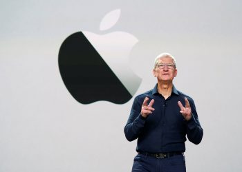 Investors crowding into the very biggest stocks are betting tech giants can