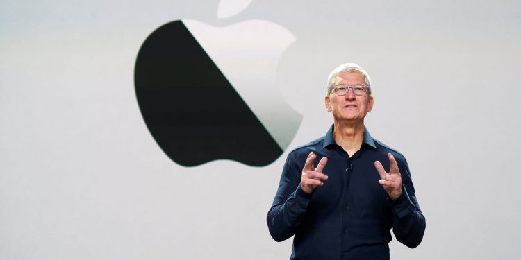 Investors crowding into the very biggest stocks are betting tech giants can