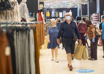 Face coverings should not be mandatory in shops, says Cabinet minister