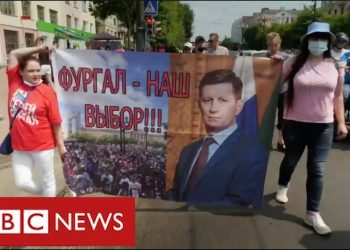 Russians take to streets to demand release of local governor – BBC News