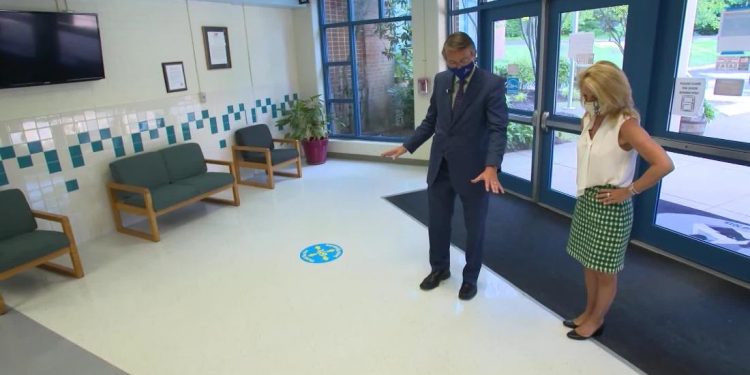 A message for Betsy DeVos from the superintendent for one of US’s largest