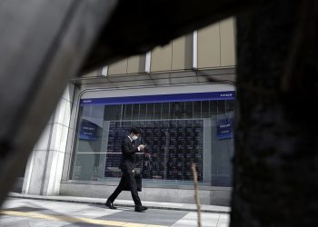 Europe Stocks Decline With U.S. Futures; Oil Slips: Markets Wrap –