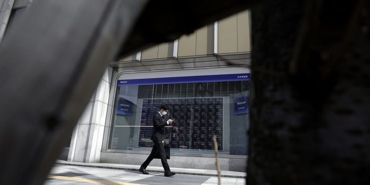 Europe Stocks Decline With U.S. Futures; Oil Slips: Markets Wrap –