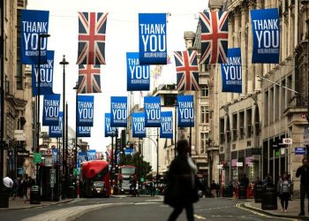 Johnson Vows No Second Lockdown, Asks Cabinet Back to Work