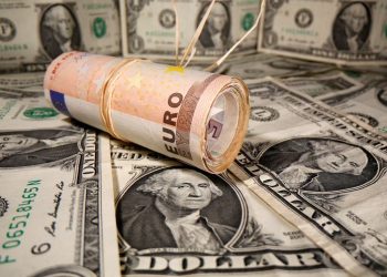 Euro hovers near four-month peak as EU leaders tackle ‘mission impossible’