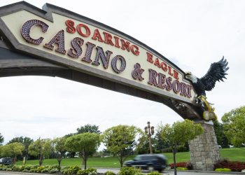 Employees at multiple mid-Michigan restaurants test positive for COVID-19