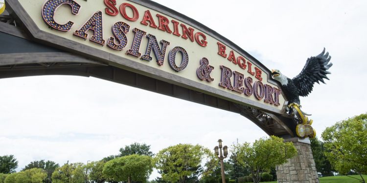 Employees at multiple mid-Michigan restaurants test positive for COVID-19