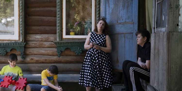 Russia’s economic crisis is drawing in more desperate families