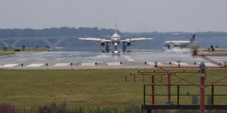 United Airlines, pilots union reach creative deal to limit furloughs