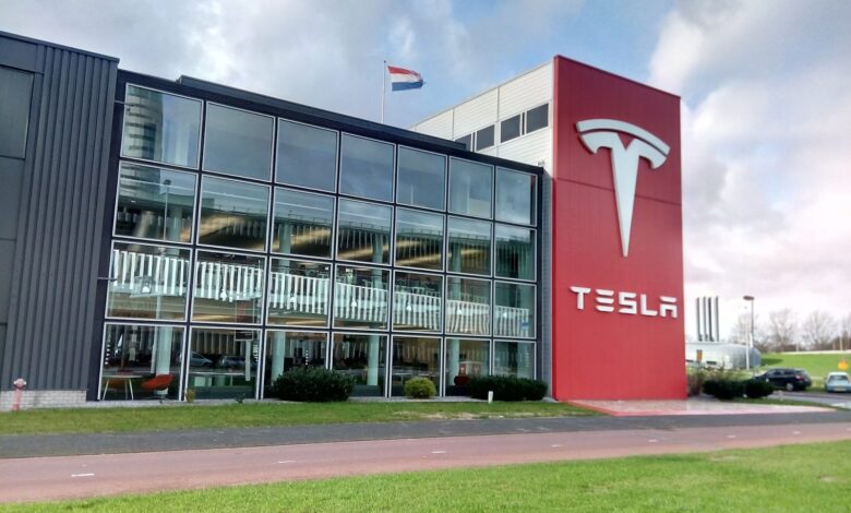 Photo of Tesla and the Trillionaires Club