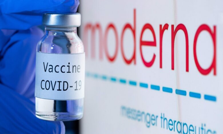 Photo of The third booster vaccine Moderna from COVID-19 is recommended by the FDA for a part of the population