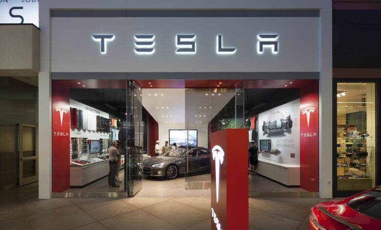 Photo of Is it worth buying Tesla shares in the new year?