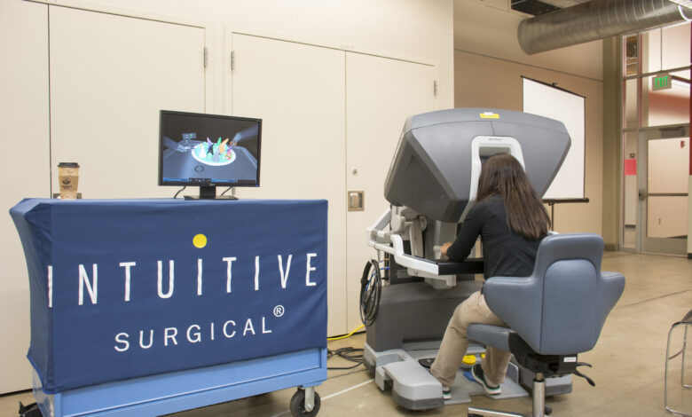 Photo of The manufacturer of robotic surgery, Intuitive Surgical, will continue to reinvest profits