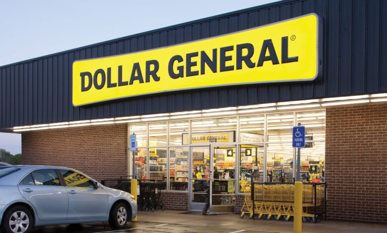 Photo of The discount store chain Dollar General has raised its forecast for the year.