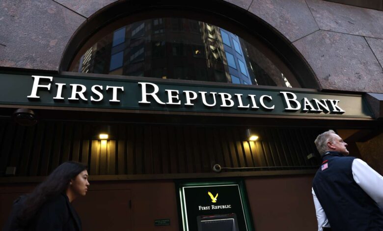 Photo of The shares of the American bank rescued in March collapsed by more than 25%